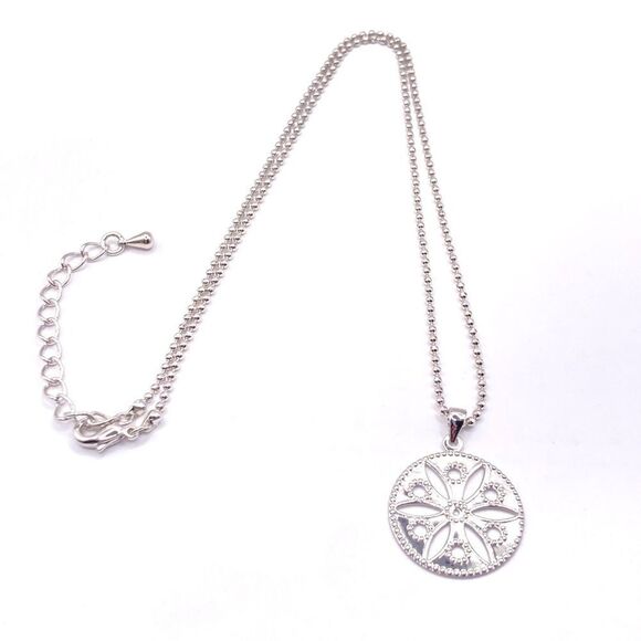 Jewelry - Silver filigree floral pendant necklace
